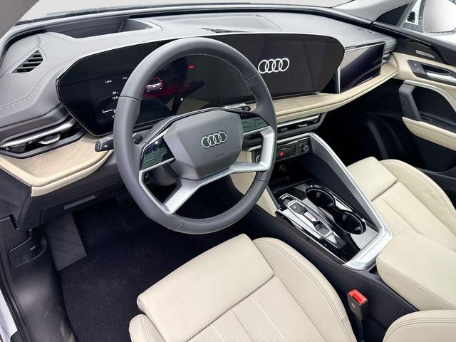 Photo of 2025 Glacier White Metallic Audi Q5