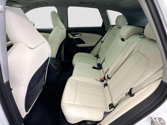 Photo of 2025 Glacier White Metallic Audi Q5