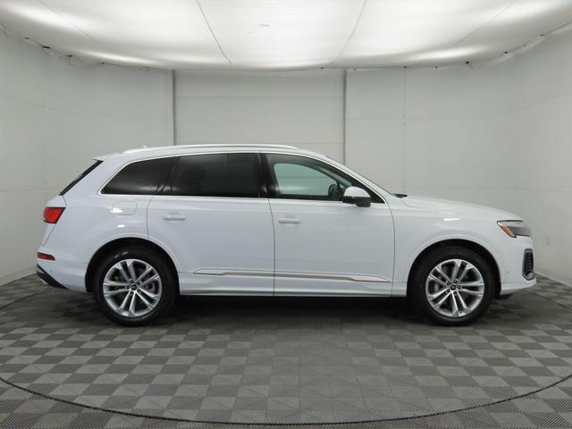 Photo of 2025 Glacier White Audi Q7