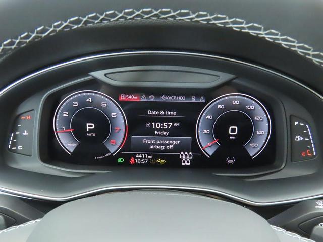 Photo of 2025 Glacier White Audi Q7