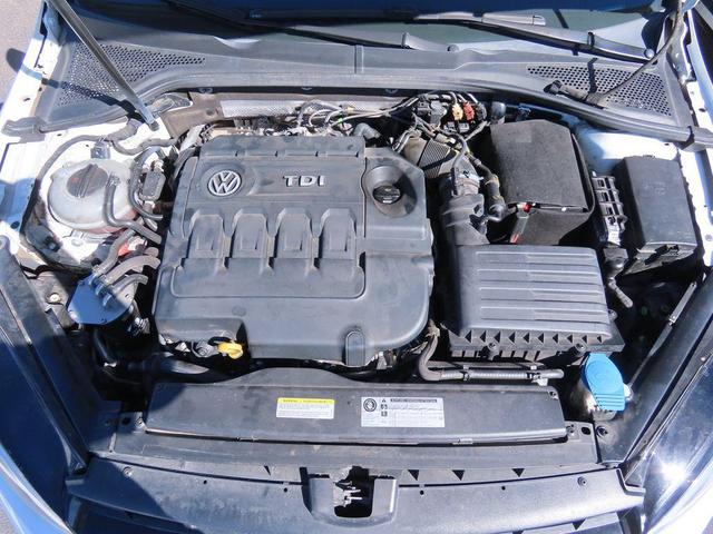 Photo of 2015 Pure White Volkswagen Golf