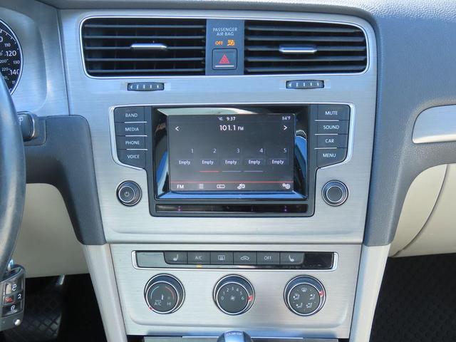 Photo of 2015 Pure White Volkswagen Golf