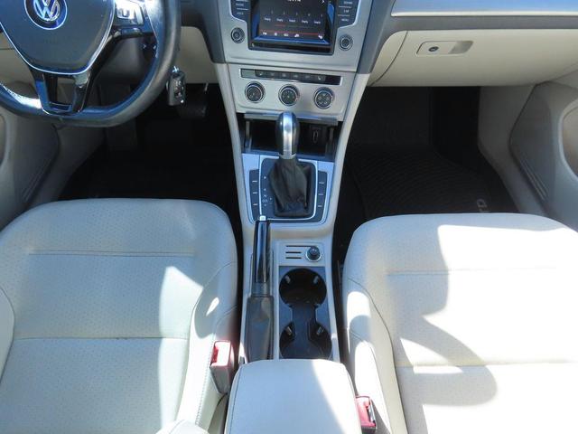 Photo of 2015 Pure White Volkswagen Golf