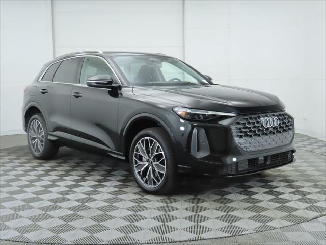 Photo of 2025 Mythos Black Metallic Audi Q5