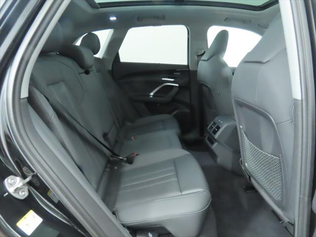 Photo of 2025 Mythos Black Metallic Audi Q5