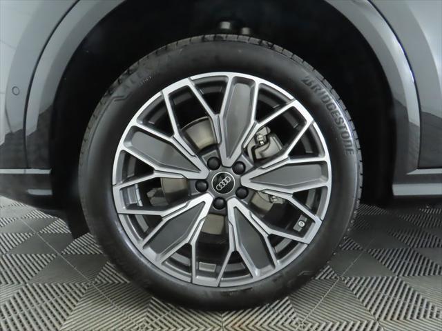 Photo of 2025 Mythos Black Metallic Audi Q5