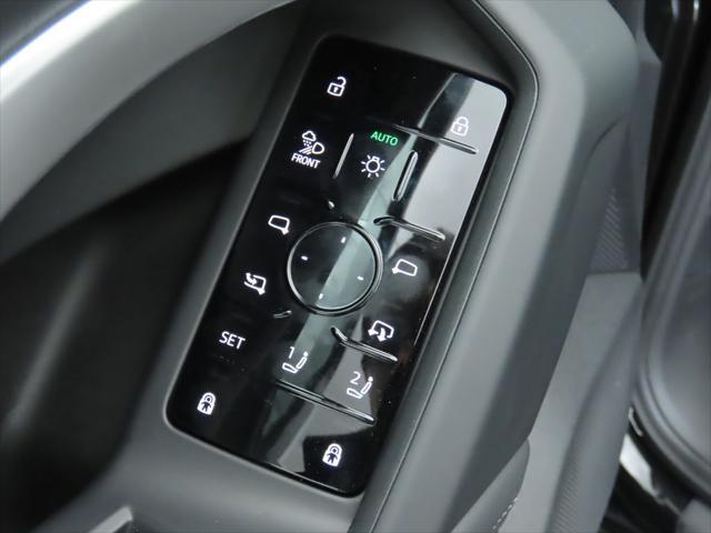 Photo of 2025 Mythos Black Metallic Audi Q5