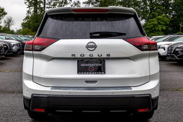 Photo of 2025 White Pearl Nissan Rogue