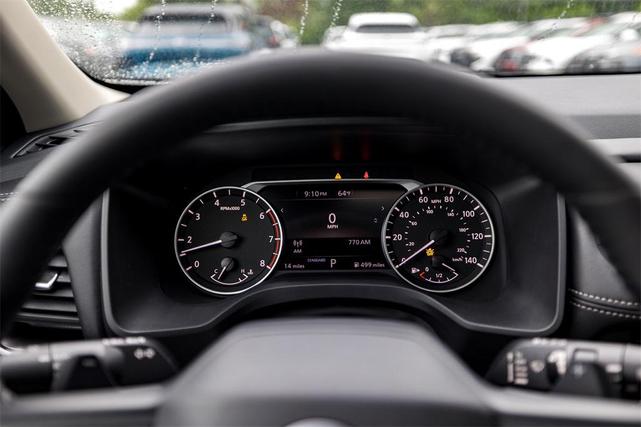 Photo of 2025 White Pearl Nissan Rogue