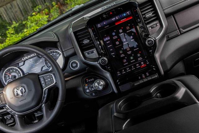 Photo of 2025 Diamond Black Crystal Pearlcoat RAM 1500