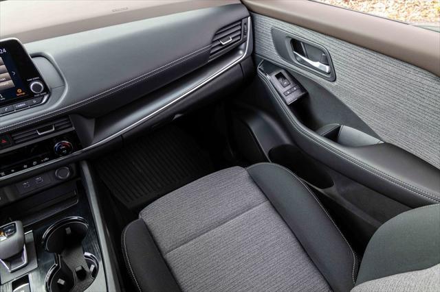 Photo of 2023 Scarlet Ember Tintcoat Nissan Rogue