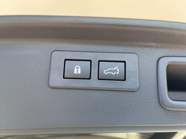Photo of 2025 Crystal White Pearl Subaru Forester