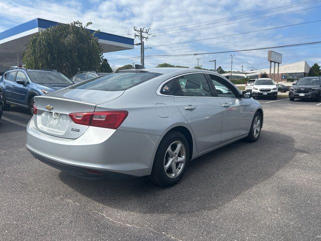 Photo of 2018 Silver Ice Metallic Chevrolet Malibu