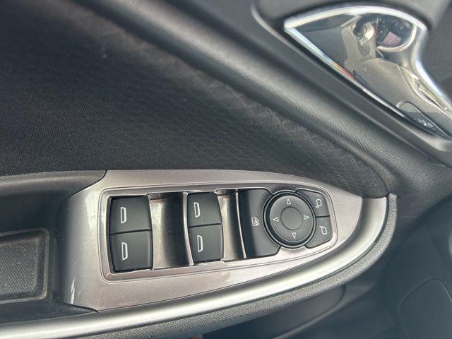 Photo of 2018 Silver Ice Metallic Chevrolet Malibu