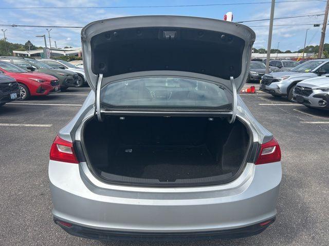 Photo of 2018 Silver Ice Metallic Chevrolet Malibu