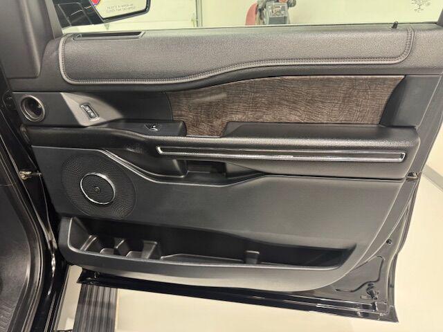 Photo of 2018 Shadow Black Ford Expedition
