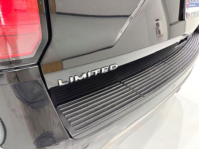 Photo of 2018 Shadow Black Ford Expedition