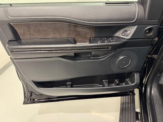 Photo of 2018 Shadow Black Ford Expedition