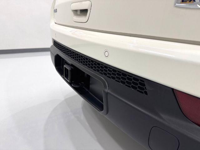 Photo of 2018 White Clearcoat Jeep Compass