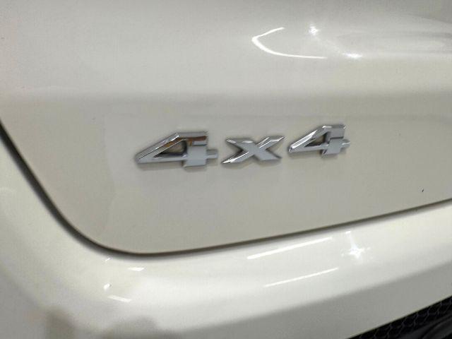 Photo of 2018 White Clearcoat Jeep Compass