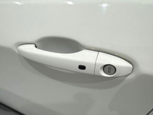 Photo of 2018 White Clearcoat Jeep Compass