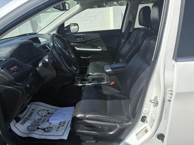 Photo of 2016 White Diamond Pearl Honda CR-V