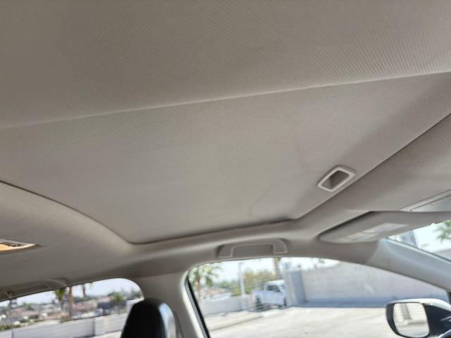 Photo of 2016 White Diamond Pearl Honda CR-V