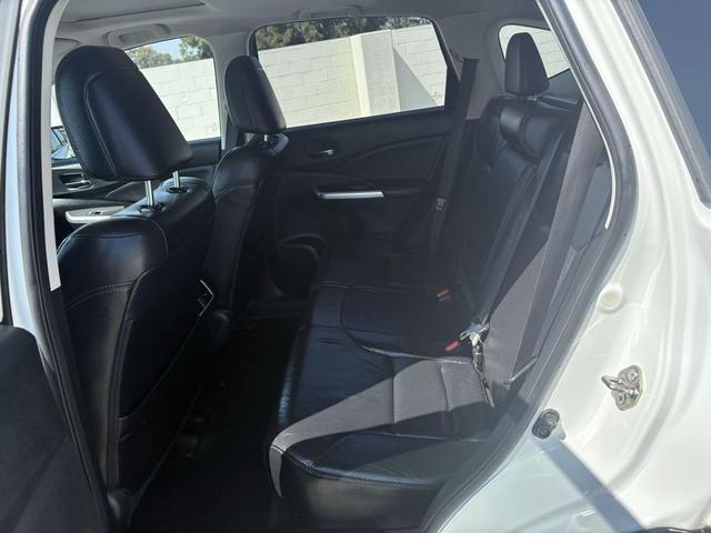 Photo of 2016 White Diamond Pearl Honda CR-V