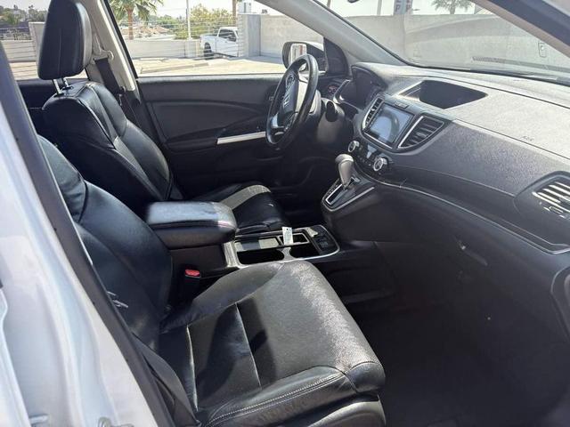 Photo of 2016 White Diamond Pearl Honda CR-V