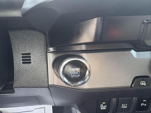 Photo of 2019 Super White Toyota Tacoma