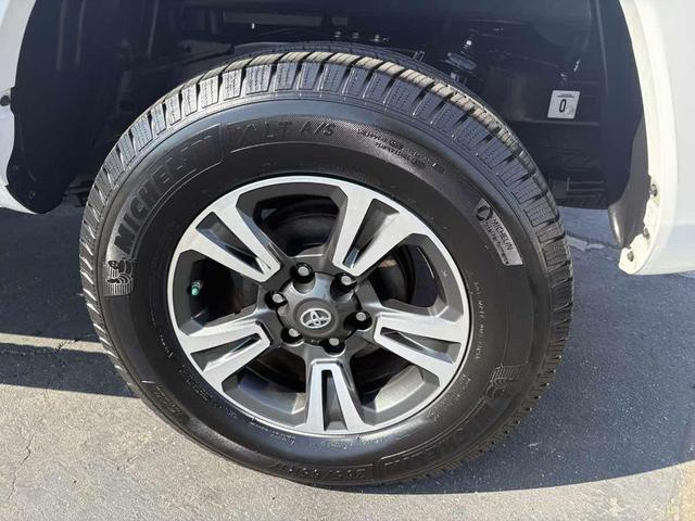 Photo of 2019 Super White Toyota Tacoma