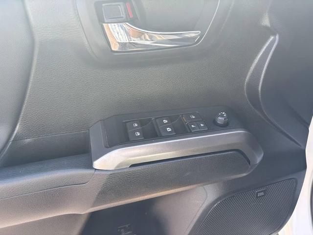 Photo of 2019 Super White Toyota Tacoma