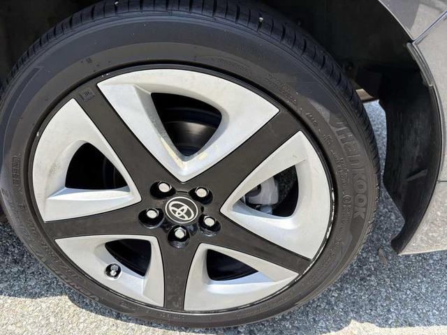 Photo of 2017 Magnetic Gray Metallic Toyota Prius