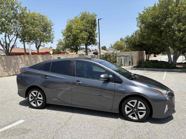 Photo of 2017 Magnetic Gray Metallic Toyota Prius