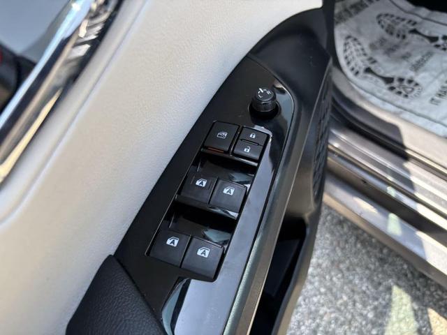 Photo of 2017 Magnetic Gray Metallic Toyota Prius