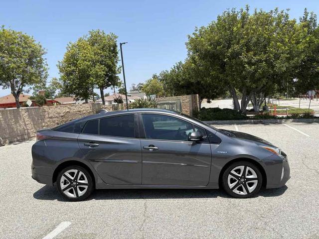 Photo of 2017 Magnetic Gray Metallic Toyota Prius