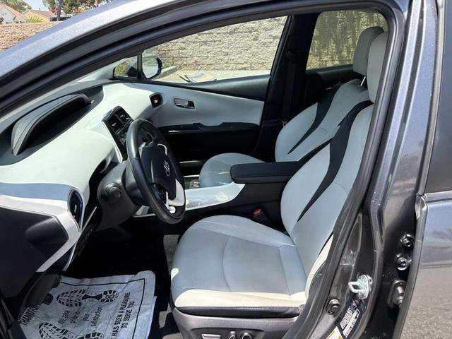 Photo of 2017 Magnetic Gray Metallic Toyota Prius