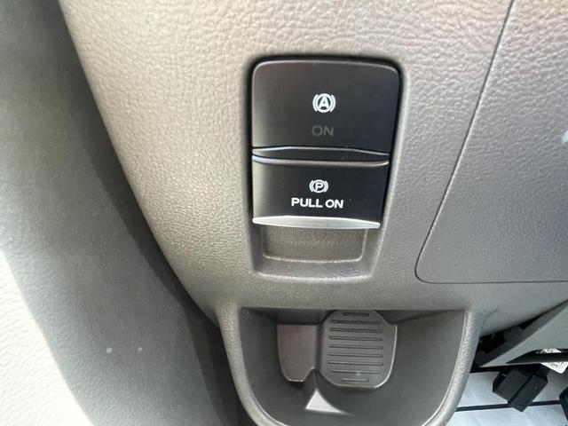 Photo of 2023 Oxford White Ford Transit-250