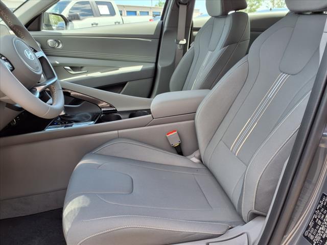 Photo of 2025 Ecotronic Gray Hyundai ELANTRA