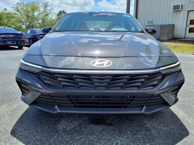 Photo of 2025 Ecotronic Gray Hyundai ELANTRA
