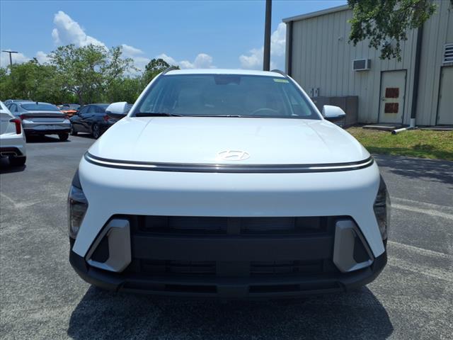 Photo of 2025 Atlas White Hyundai KONA