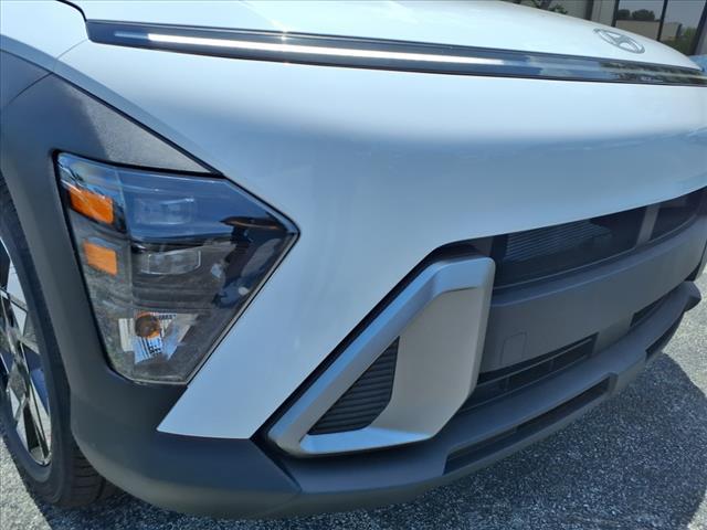 Photo of 2025 Atlas White Hyundai KONA