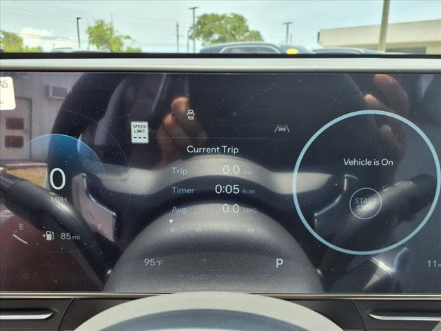 Photo of 2025 Atlas White Hyundai KONA