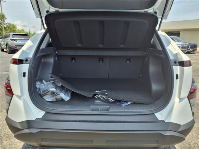 Photo of 2025 Atlas White Hyundai KONA