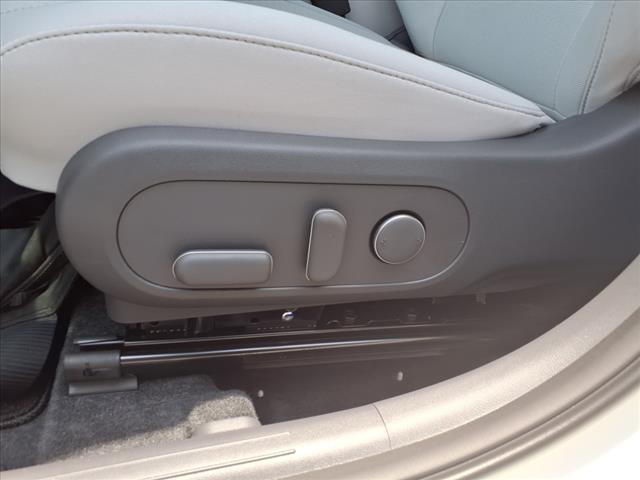 Photo of 2025 Atlas White Hyundai KONA
