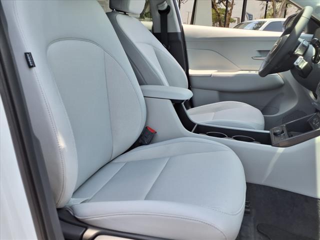 Photo of 2025 Atlas White Hyundai KONA