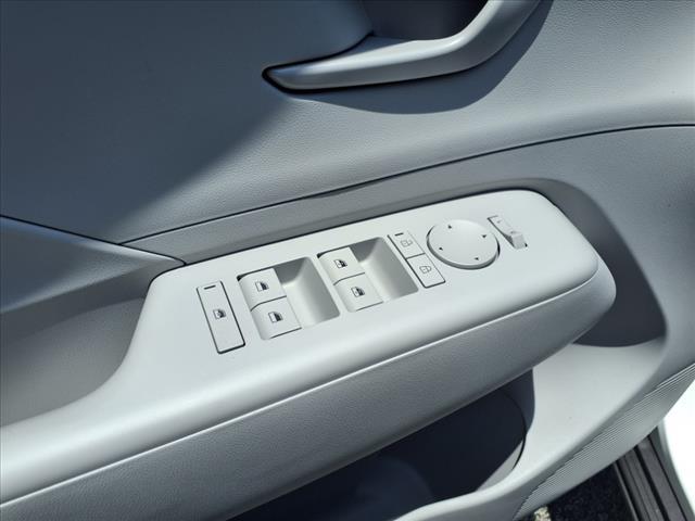 Photo of 2025 Atlas White Hyundai KONA