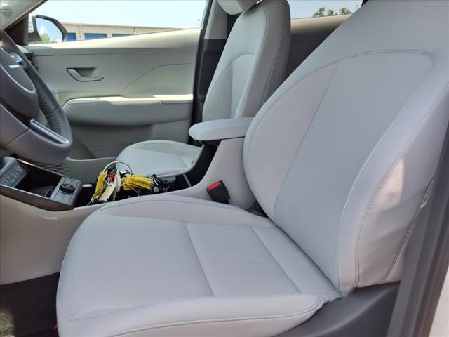 Photo of 2025 Atlas White Hyundai KONA
