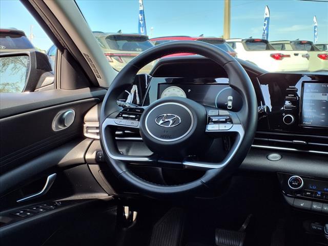 Photo of 2021 Phantom Black Hyundai ELANTRA