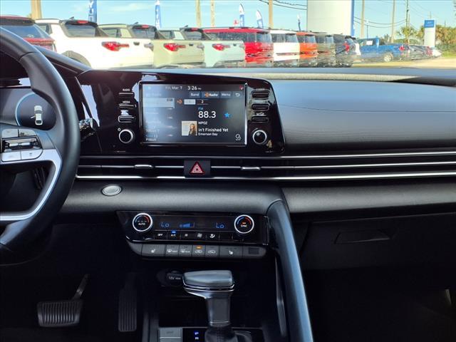 Photo of 2021 Phantom Black Hyundai ELANTRA
